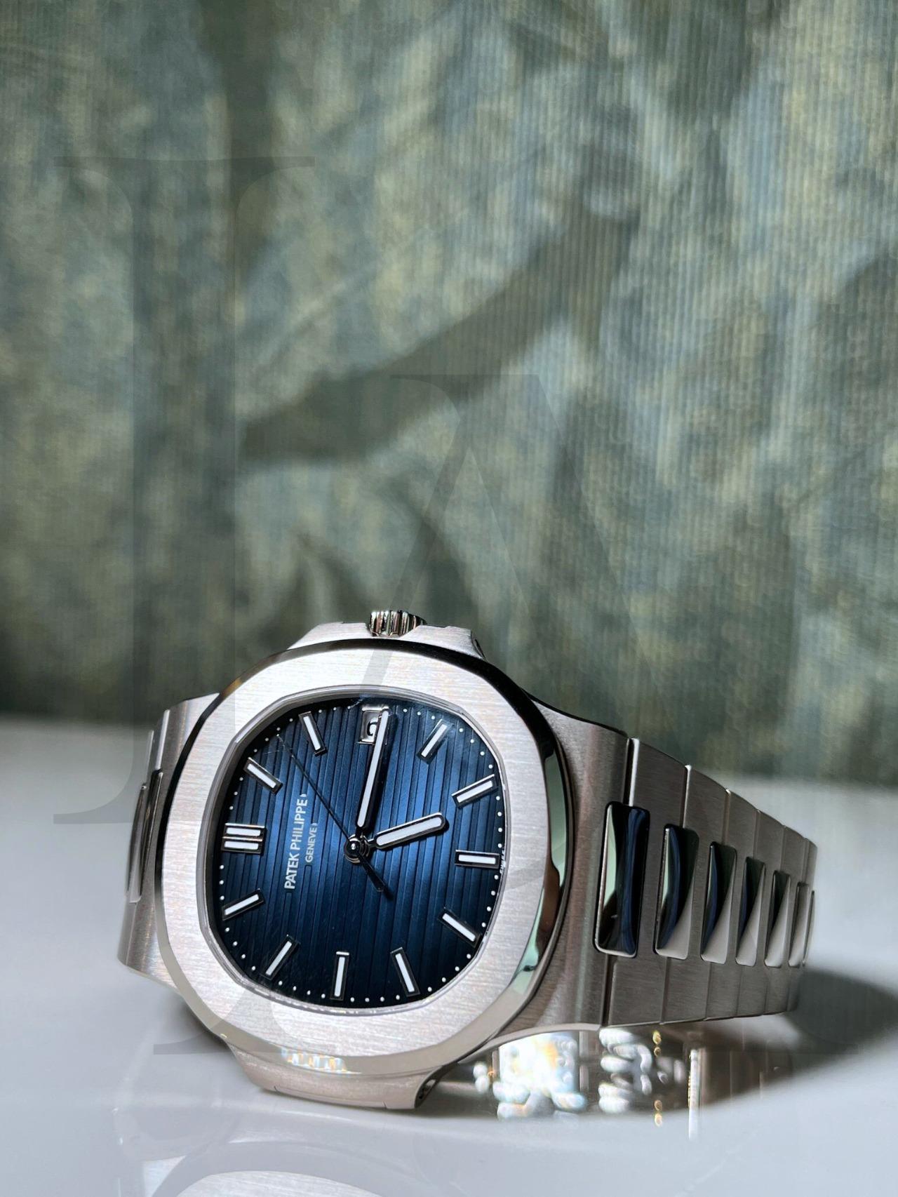 Patek Philippe NAUTILUS | 5811/1G-001 | Blue Sunburst